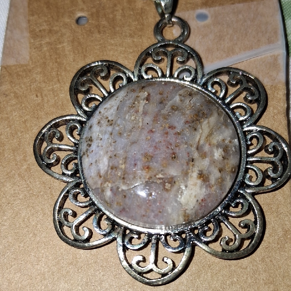 N016 Elegant Silver Nebraska River Rock Pendant Necklace